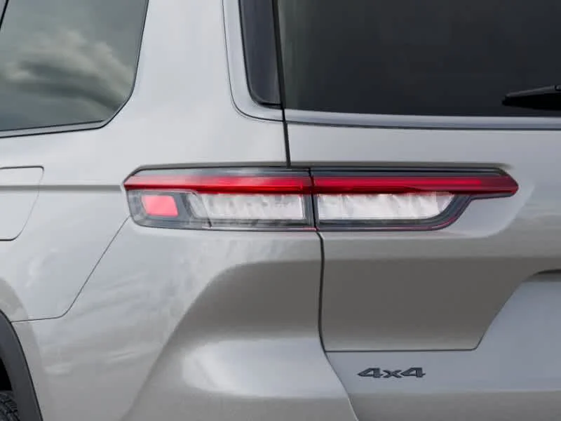 New 2026 Silver Zynith Jeep Laredo Altitude image 9