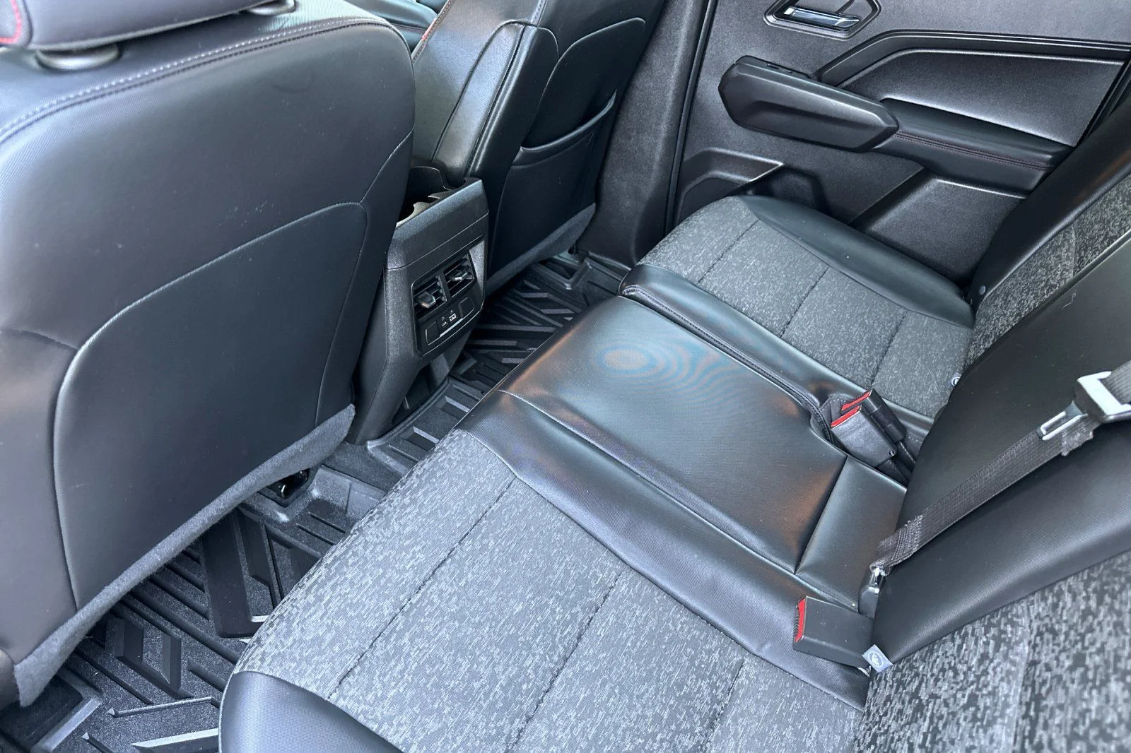 Used 2023 Gray Chevrolet Z71 image 11