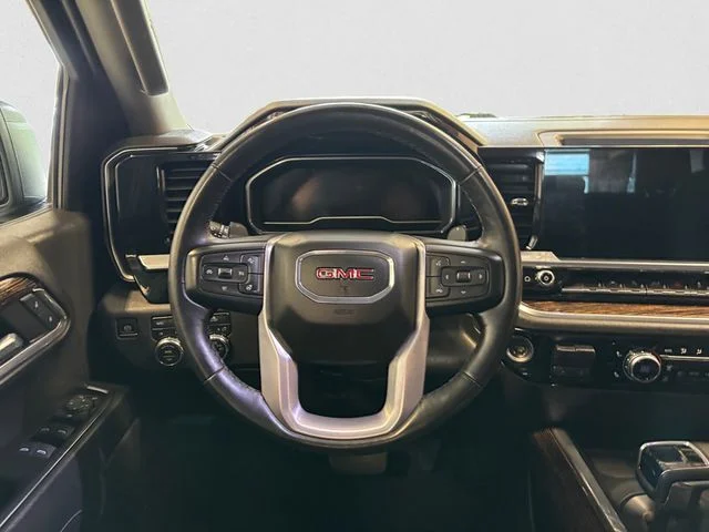 Used 2023 Silver GMC Elevation image 13