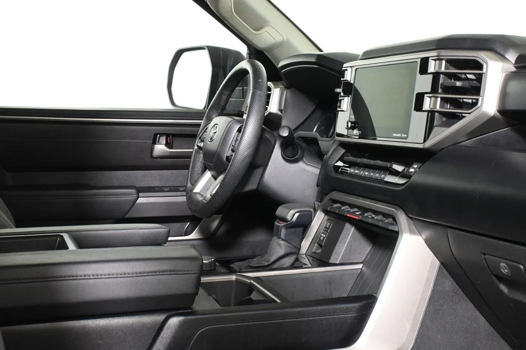 Used 2023  Toyota SR5 image 31