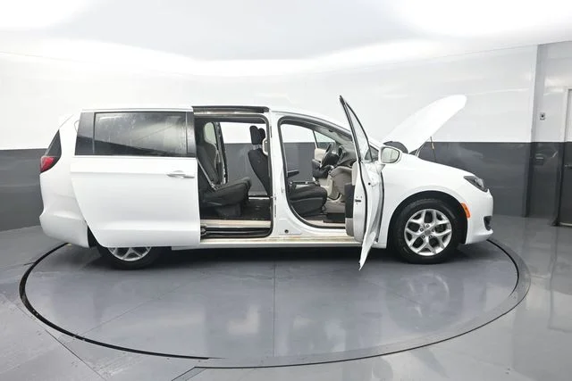 Used 2018 White Chrysler Touring Plus image 44