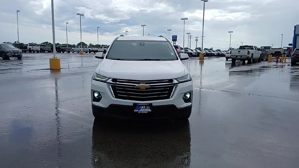 Used 2023 White Chevrolet LT image 3