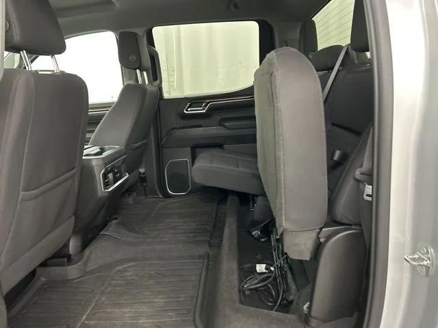 Used 2022 Silver GMC Elevation image 26