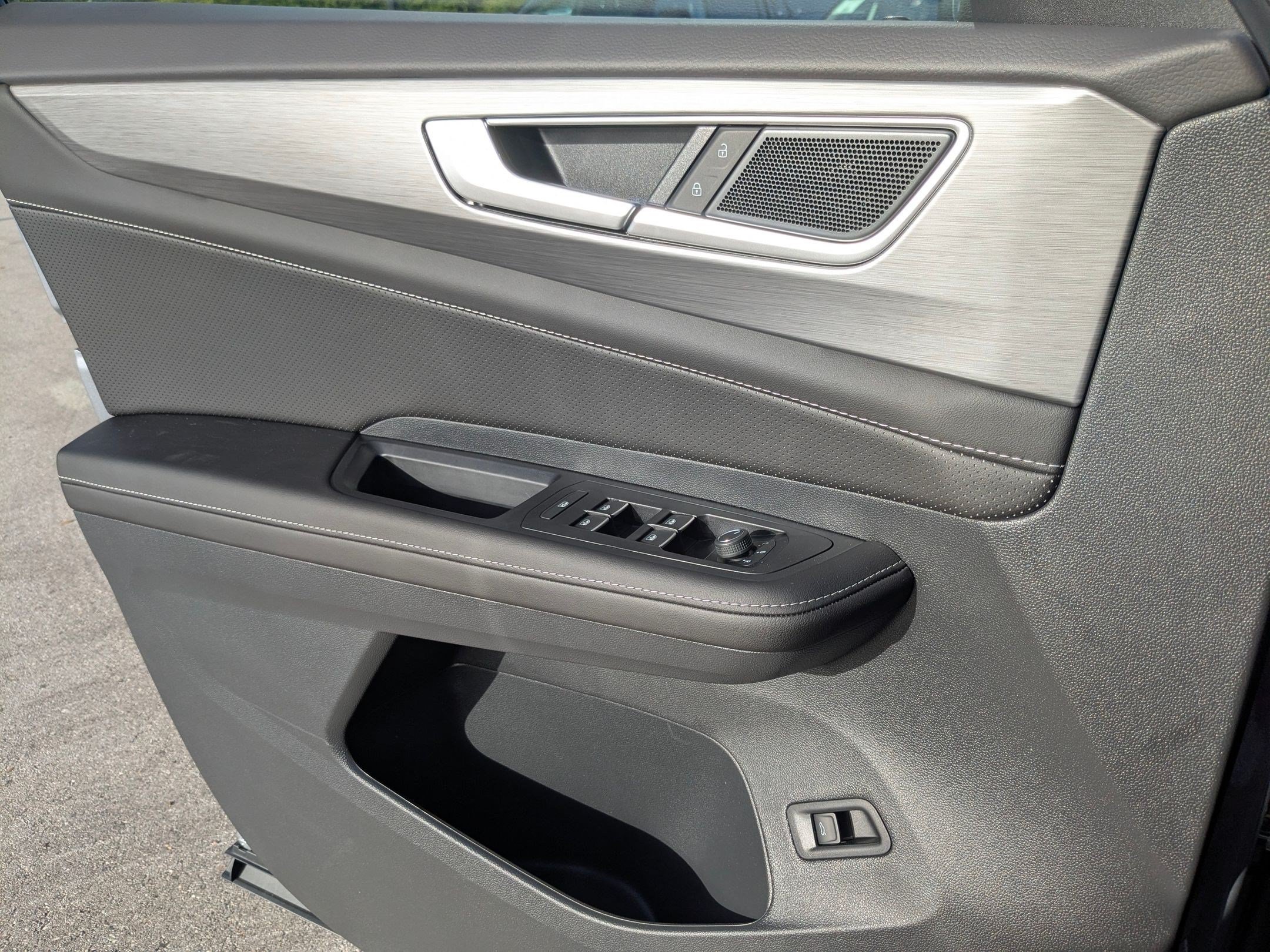 New 2026 SILVER MIST Volkswagen 2.0T SE w/Technology image 8