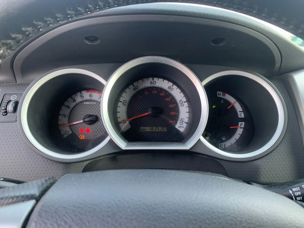 Used 2013 Silver Toyota Base image 29