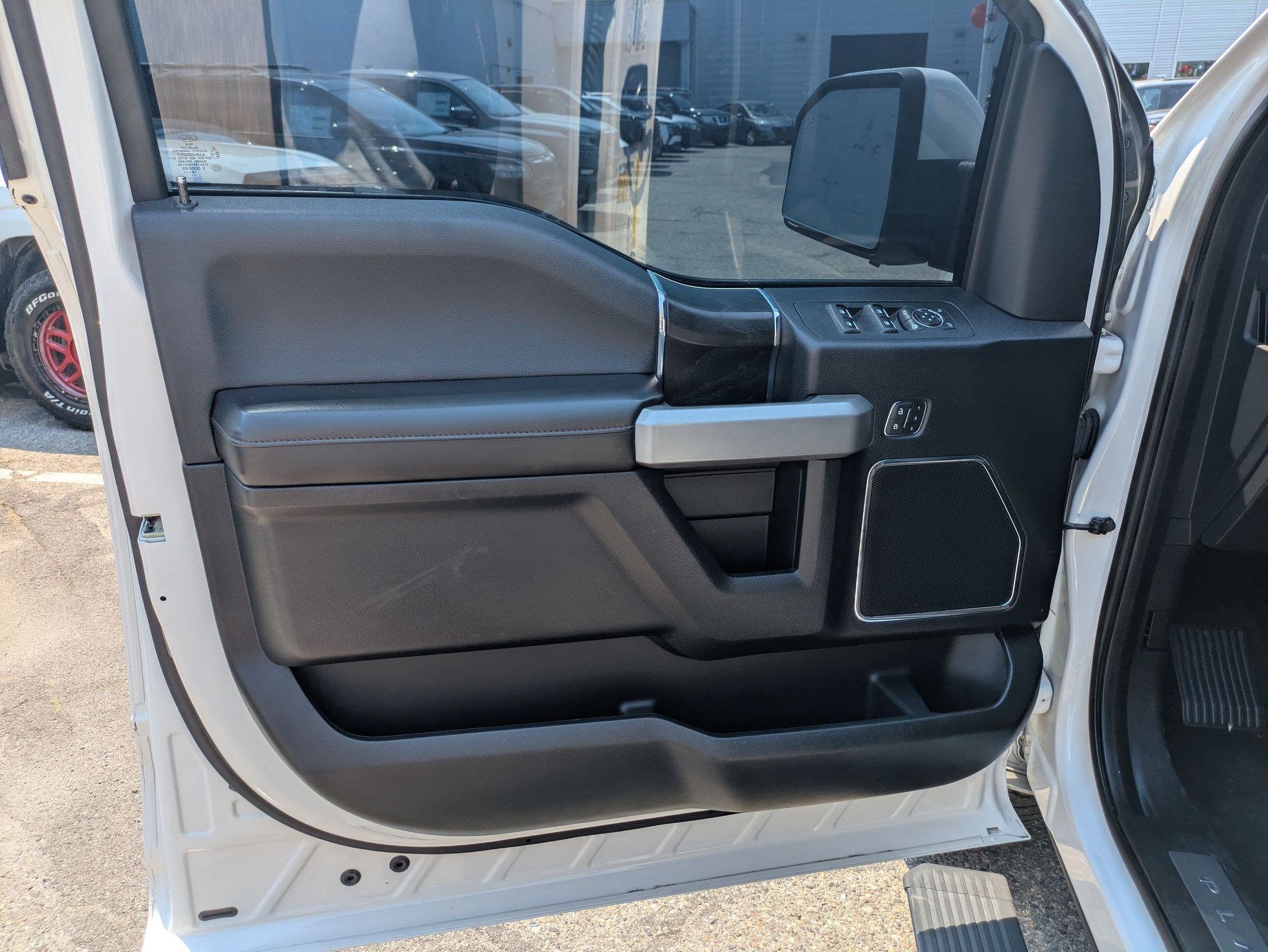 Used 2019 White Platinum Clearcoat Metallic Ford Platinum image 12