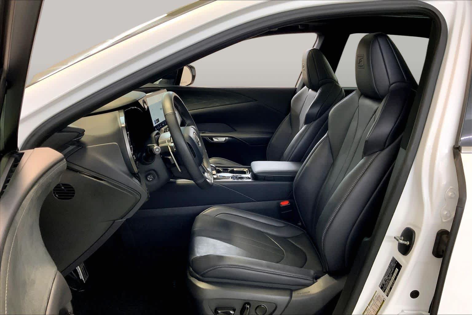 Used 2023 Ultra White Lexus F SPORT Handling image 7