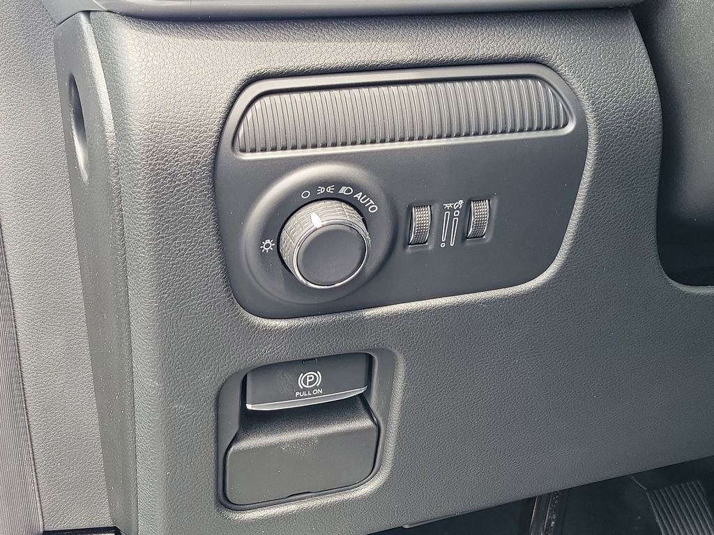 New 2026 Bright White Clear-Coat Exterior Paint Jeep  image 20