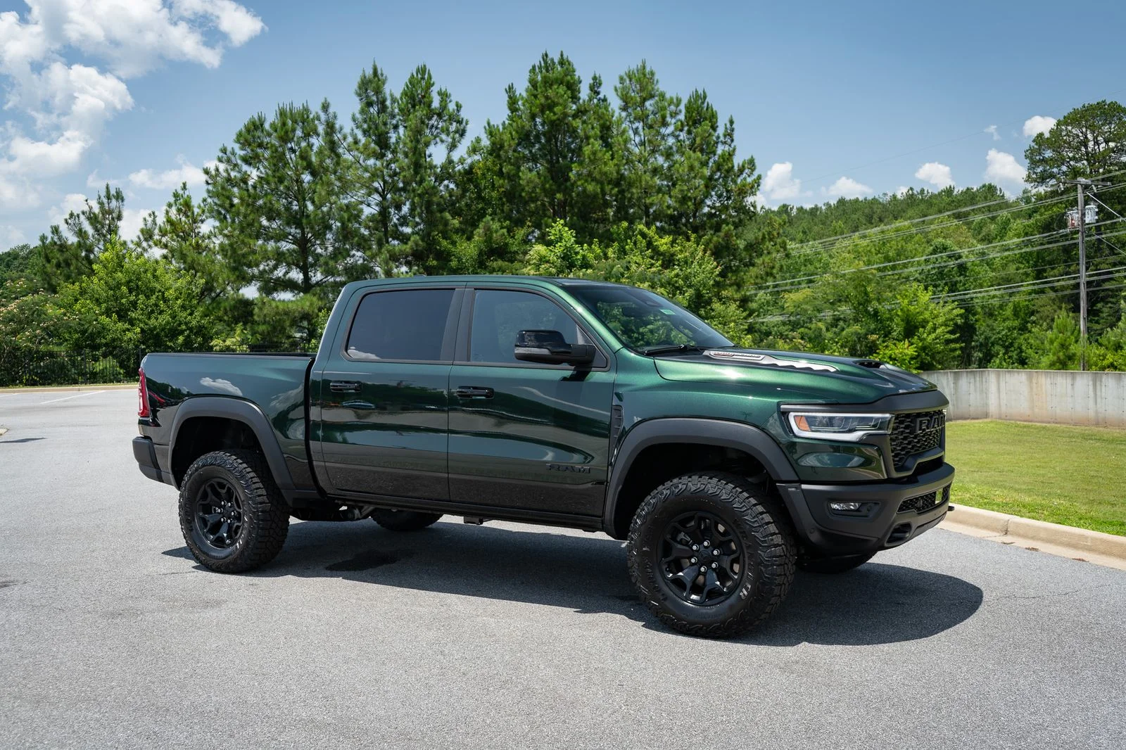 New 2026 Serrano-Green Metallic Exterior Paint RAM RHO image 22