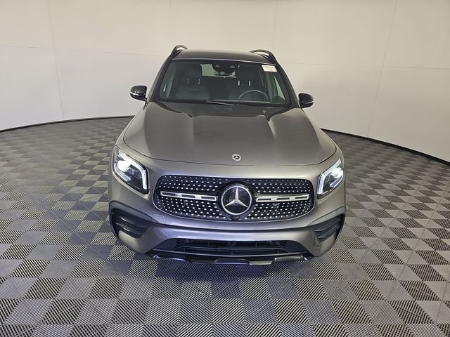 Used 2023  Mercedes-Benz GLB 250 image 2
