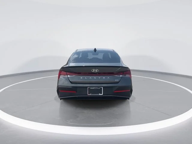 Used 2025 Gray Hyundai SEL Sport image 7