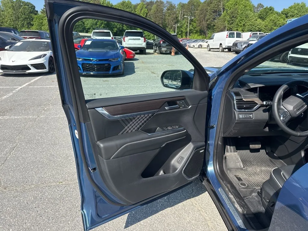 Used 2024 Blue GMC Denali image 25