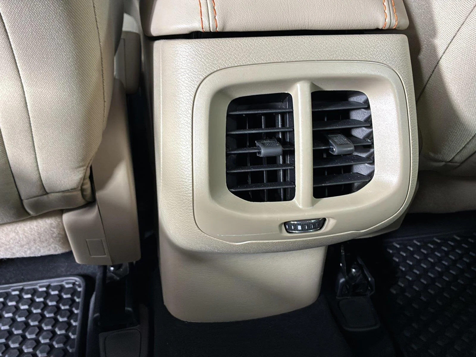 Used 2019 Bright White Clearcoat Jeep Latitude image 14