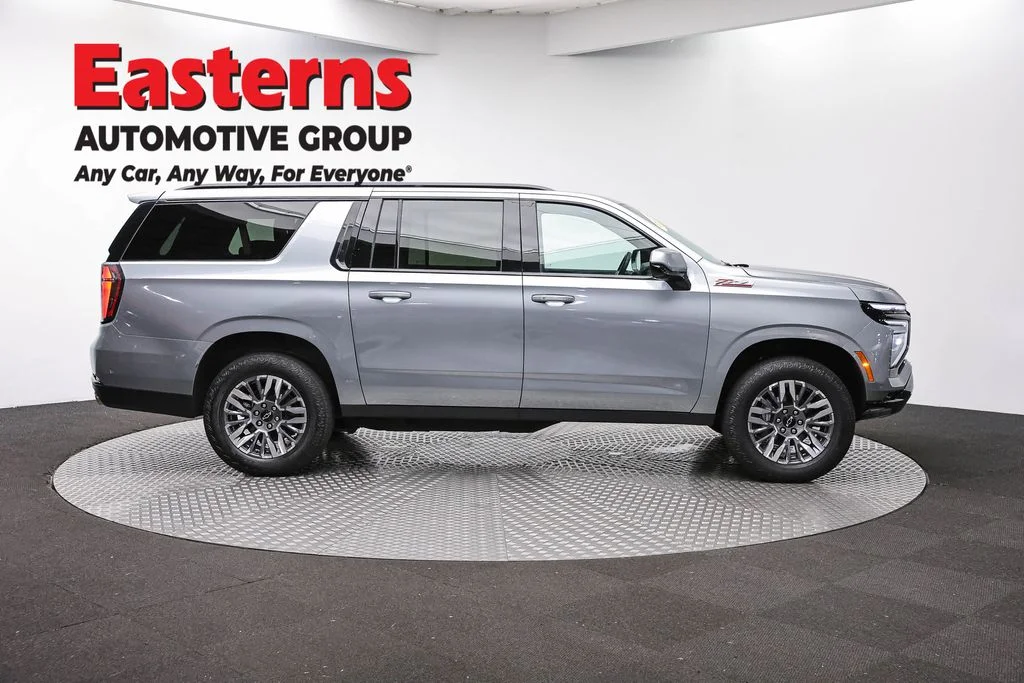 Used 2025 Gray Chevrolet Z71 image 4