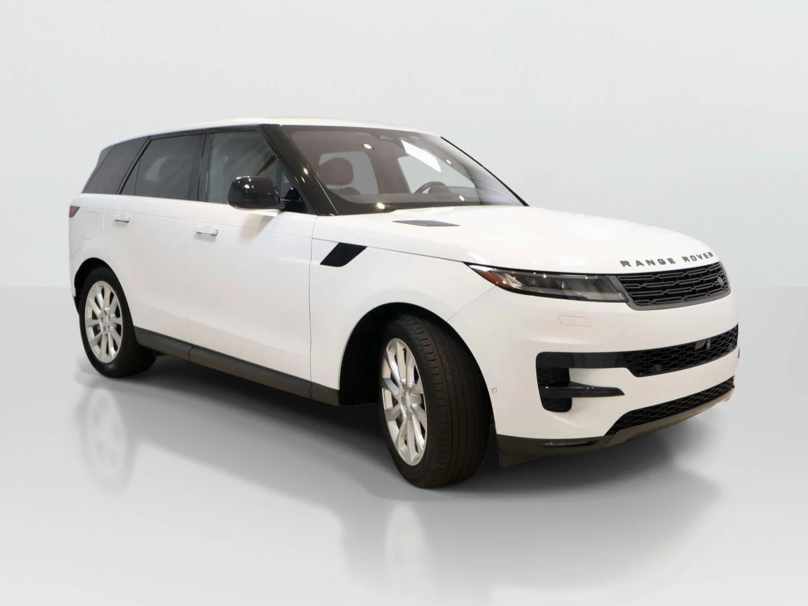Used 2023 Fuji White Land Rover SE image 7
