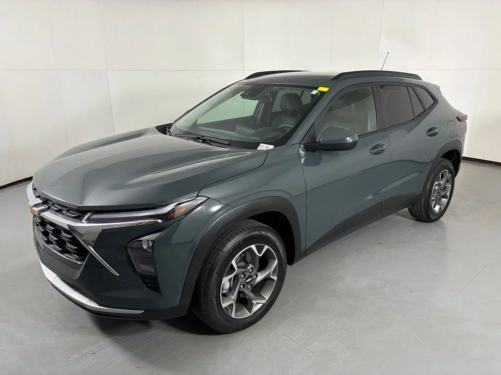 Used 2025 Gray Chevrolet LT image 4