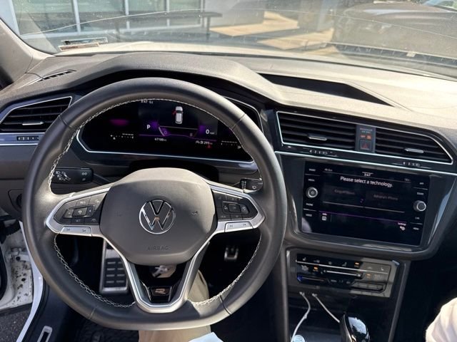 Used 2023 White Volkswagen 2.0T SE R-Line Black image 5