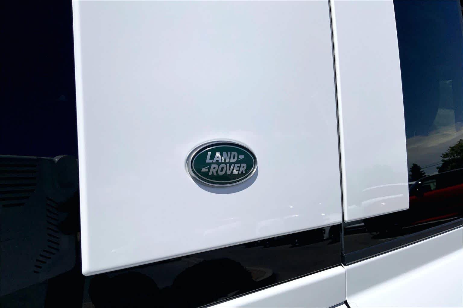 Used 2024 Fuji White Land Rover S image 9
