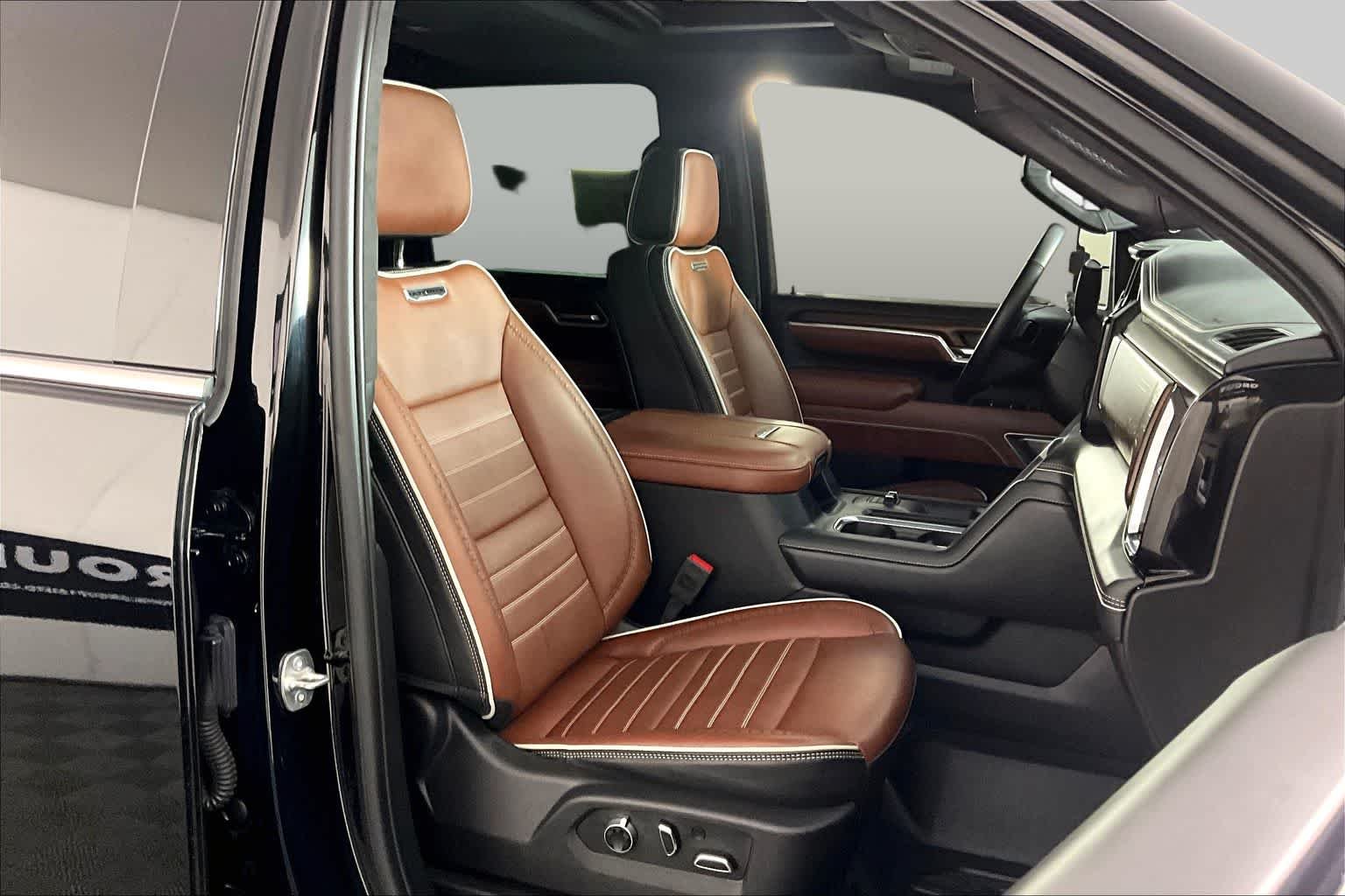 Used 2025 Onyx Black GMC Denali Ultimate image 9