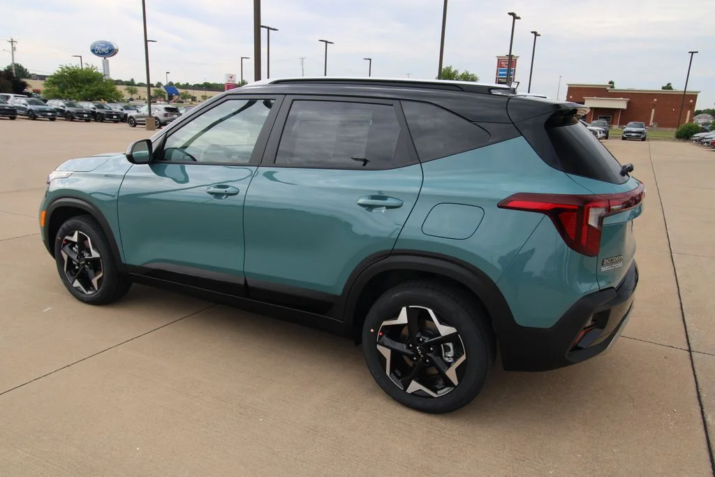New 2026 Pluton Blue / Black Roof Kia S image 15