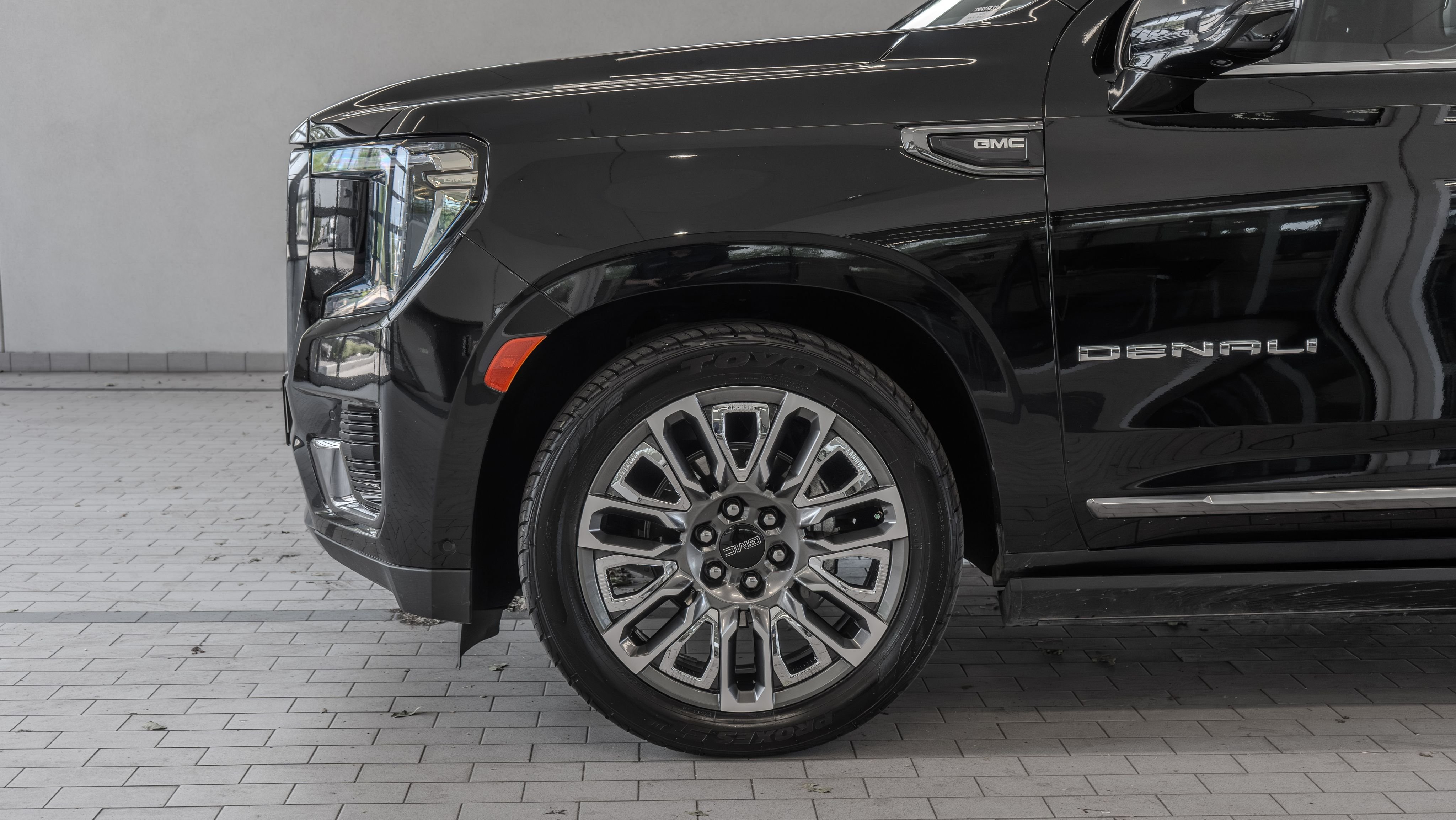Used 2024 Onyx Black GMC Denali Ultimate image 4