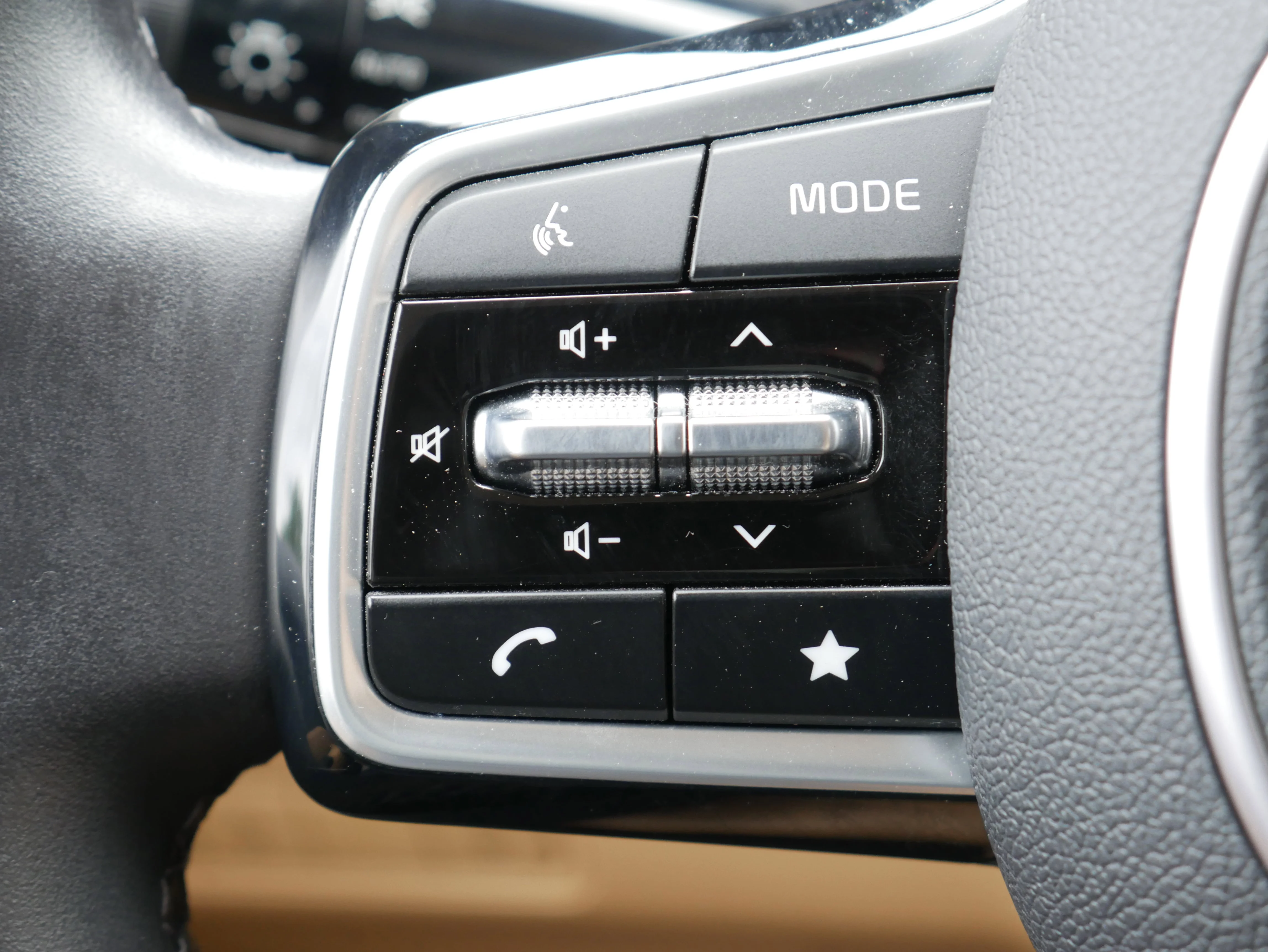 Used 2024 White Kia LX Seat Package image 25