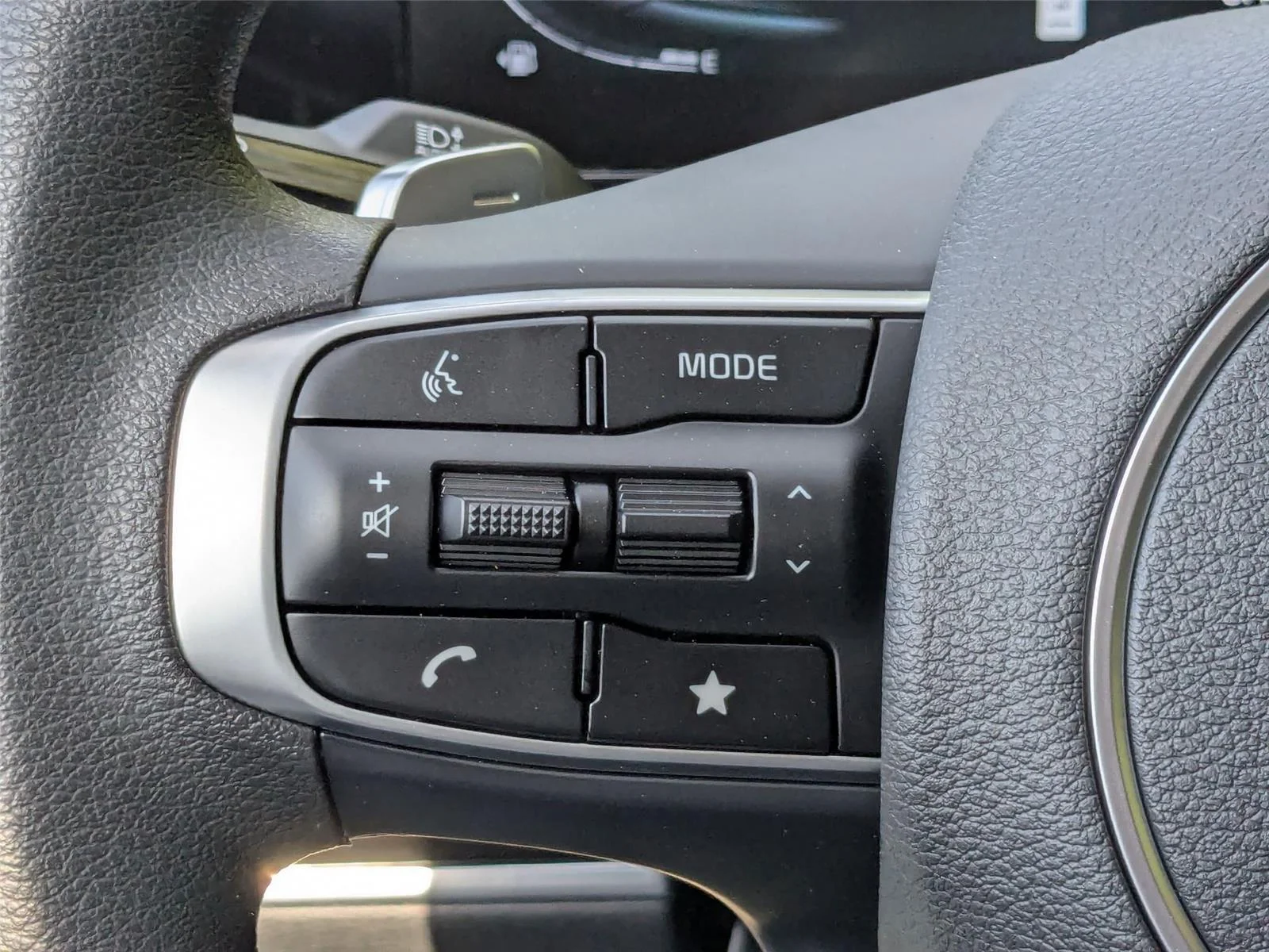 2025 Kia Sportage LX Hybrid - Photo 18