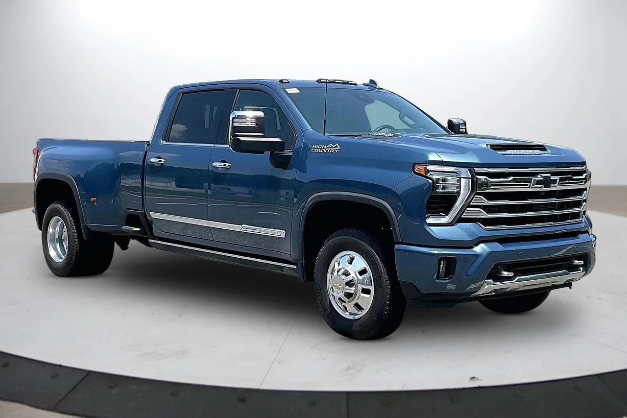 Used 2024 Blue Chevrolet High Country image 2