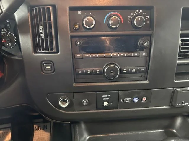 2023 GMC Savana Cargo Work Van - Photo 18