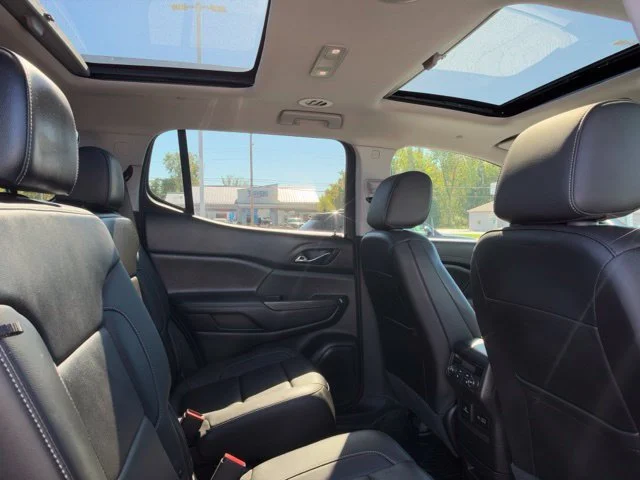Used 2023 VOLCANIC RED TINTCOAT GMC SLT image 13