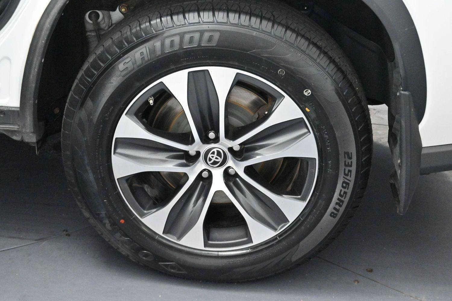 Used 2022 Wind Chill Pearl Toyota XLE image 40