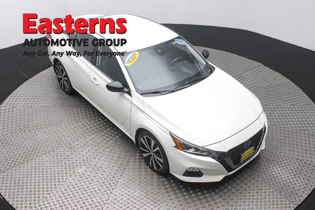 Used 2022 White Nissan 2.5 SR image 3