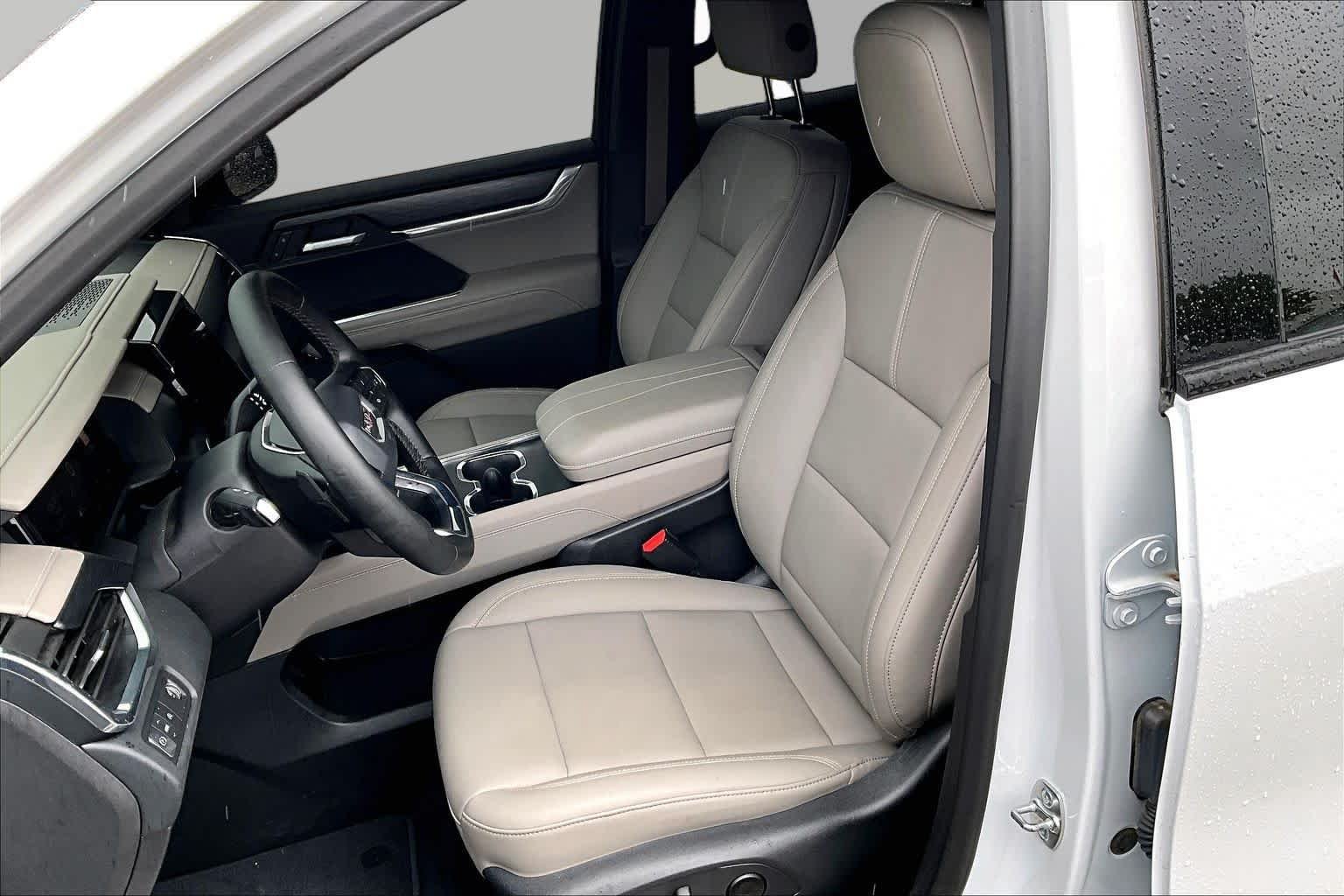 Used 2025 Summit White GMC FWD Elevation image 6
