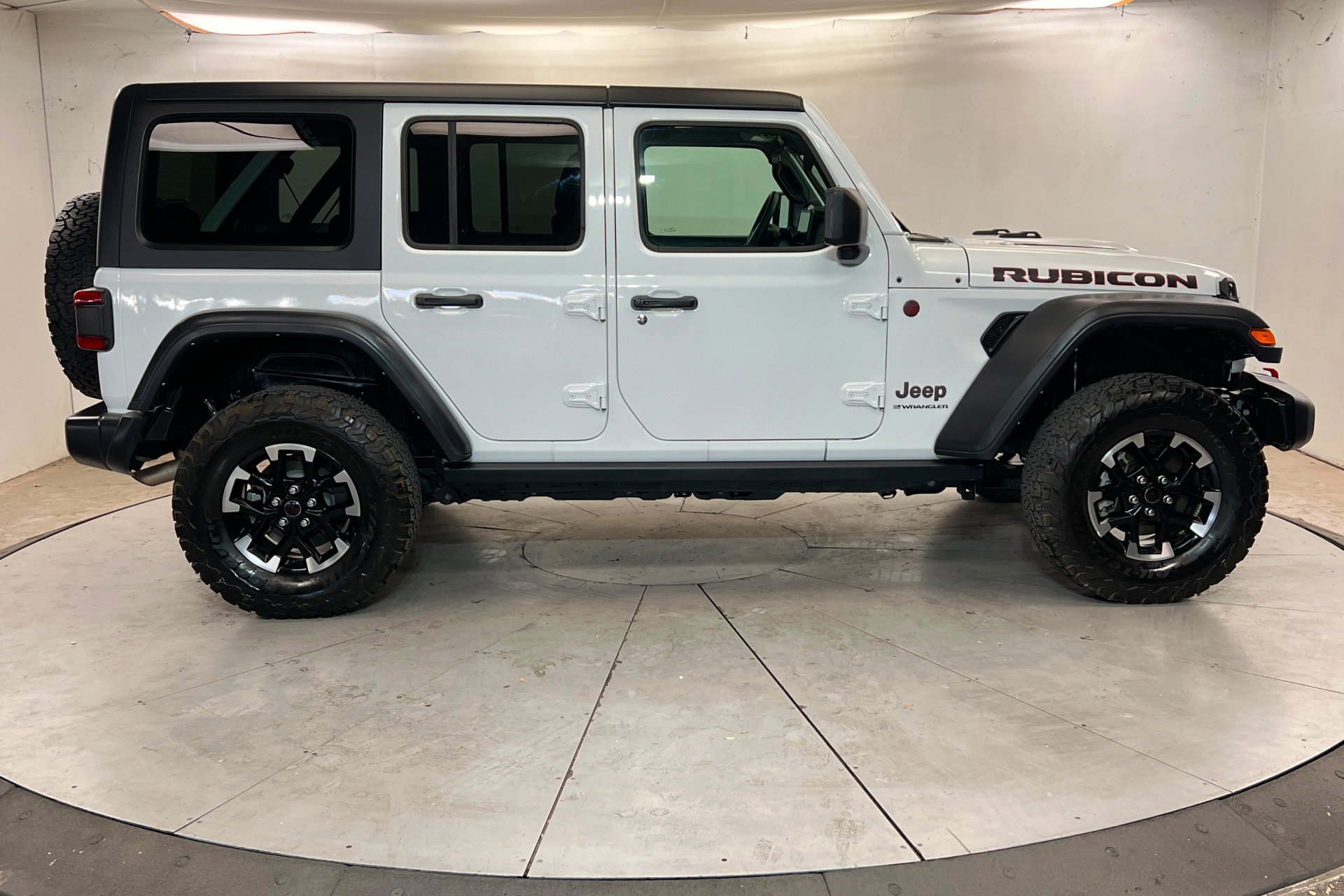 Used 2025 Bright White Clearcoat Jeep Rubicon image 7