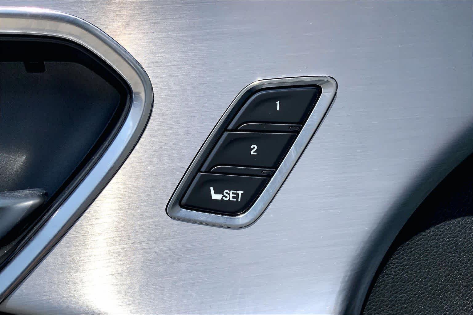 Used 2024 Majestic Black Pearl Acura  image 33