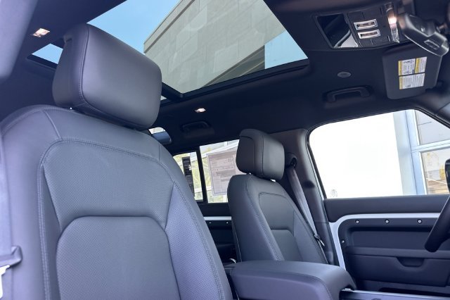 New 2026 Fuji White Land Rover S image 15
