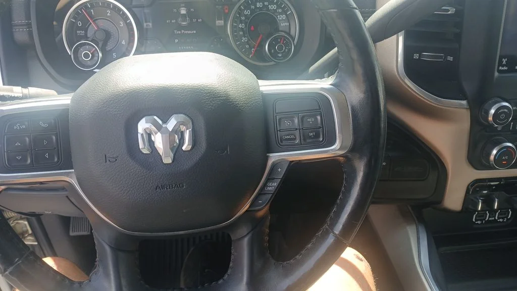 Used 2020 Pearl White Ram Laramie image 9