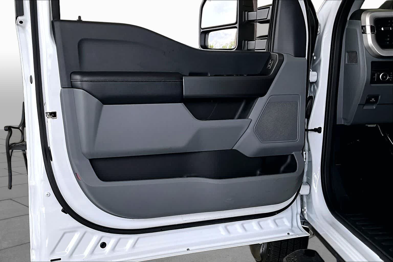 Used 2026 Oxford White Ford XLT image 21