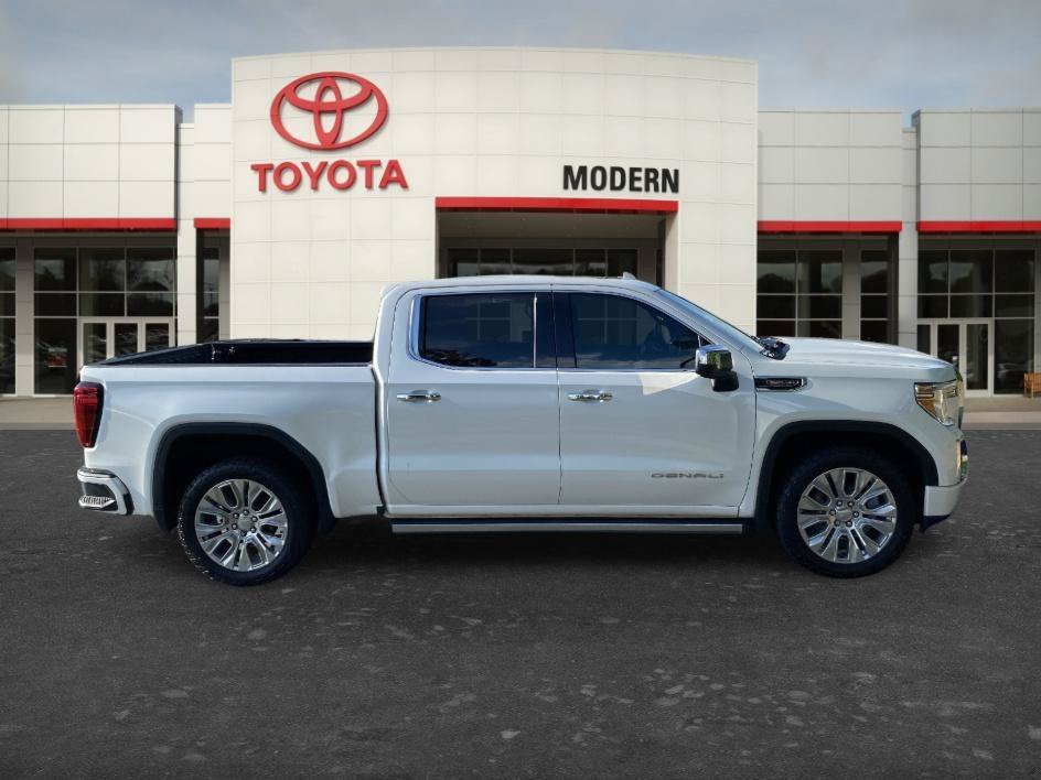 Used 2021 White Frost Tricoat GMC Denali image 4
