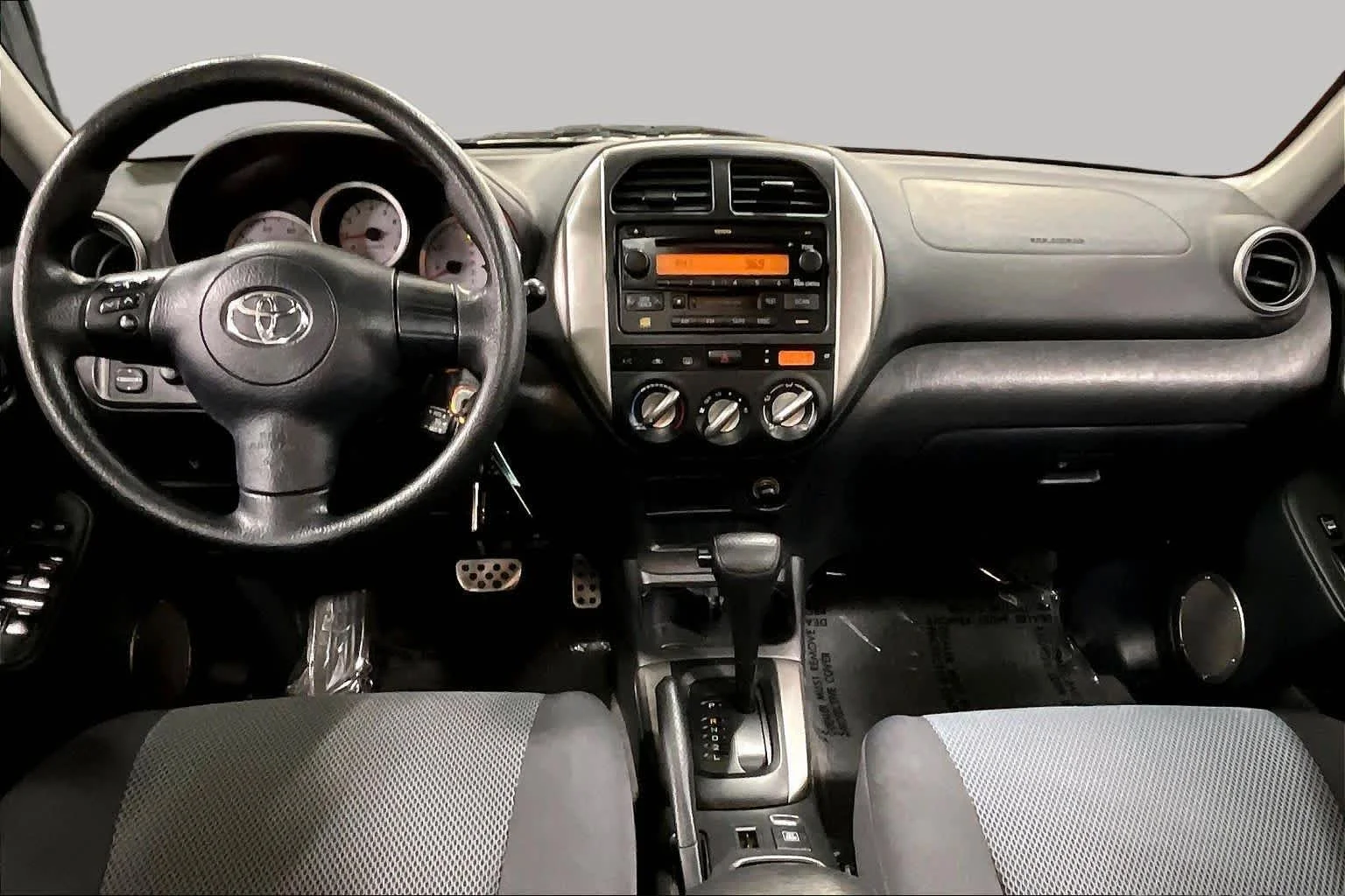 Used 2005 Titanium Metallic Toyota  image 15