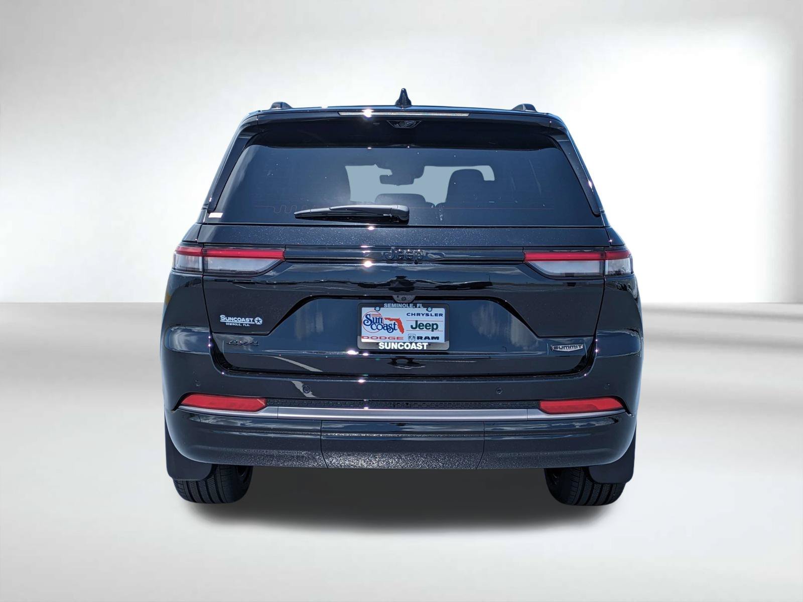 New 2026 Diamond Black Crystal Pearl-Coat Exterior Paint Jeep Summit image 5