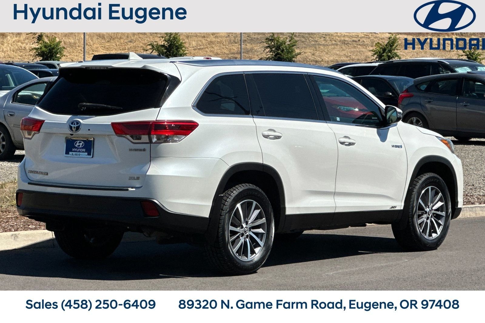 Used 2019 White Toyota XLE image 3