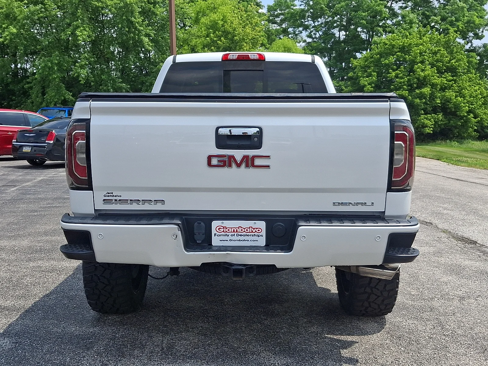 Used 2017 White GMC Denali image 10