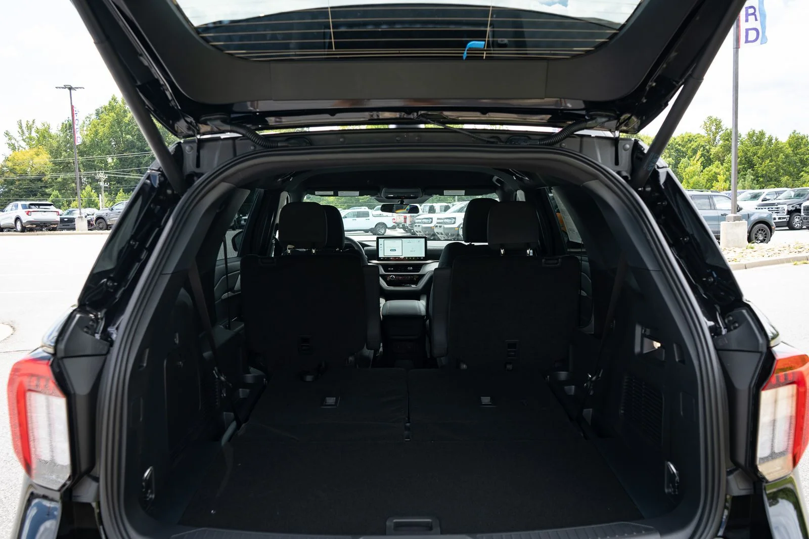 New 2027 Agate Black Metallic Ford Active image 9