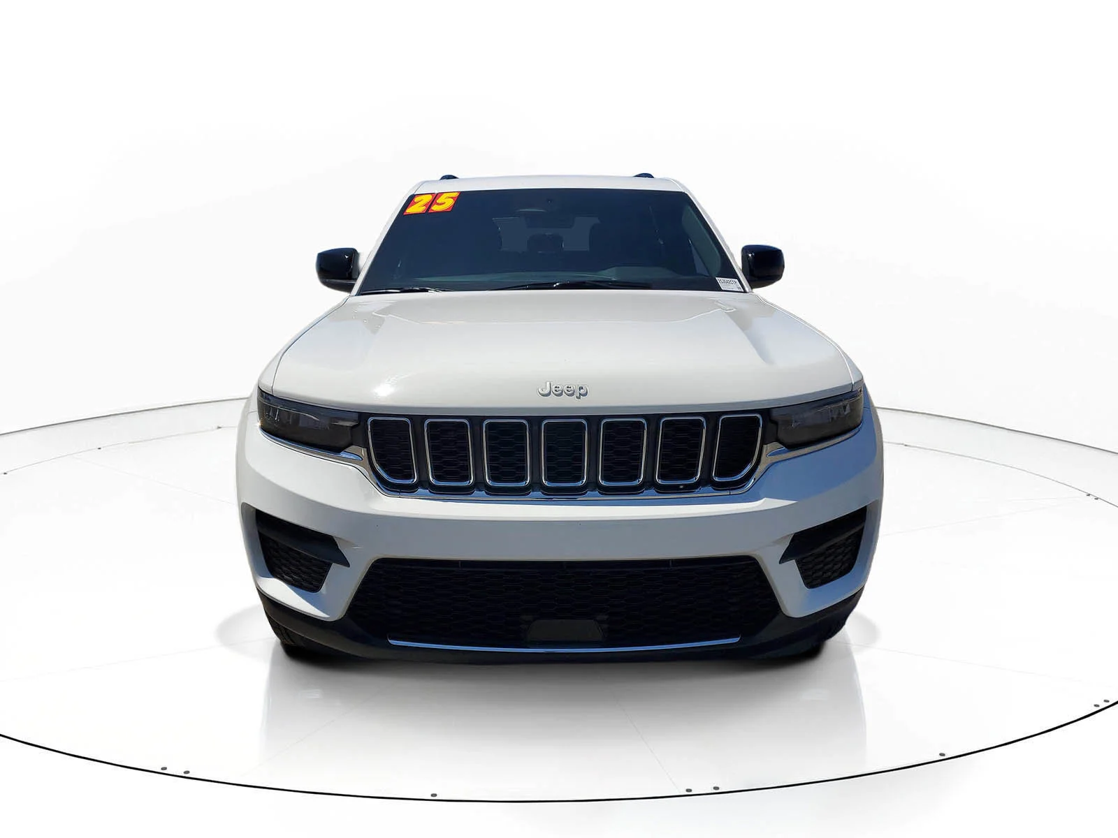 Used 2025 White Jeep Laredo X image 9