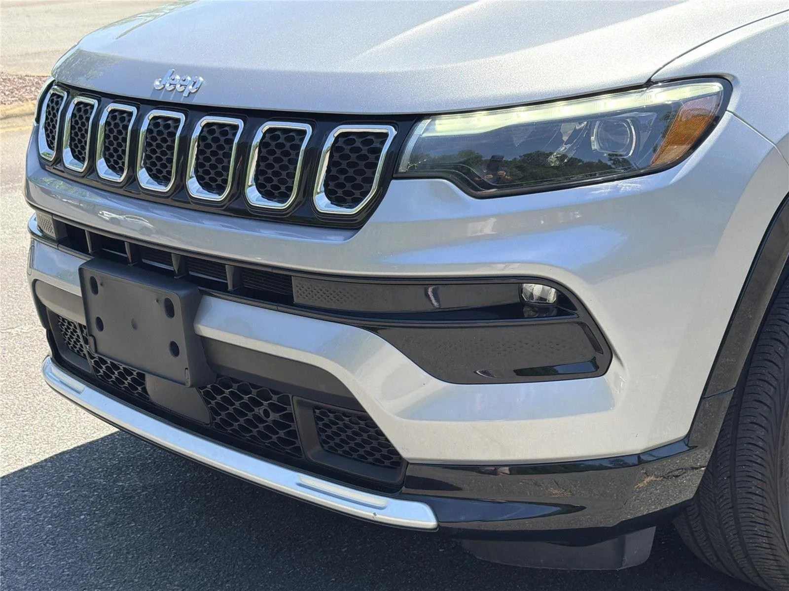 Used 2023 Billet Silver Metallic Clearcoat Jeep Limited image 34