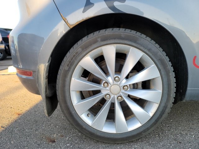 Used 2012 United Gray Metallic Volkswagen 2.5L image 12