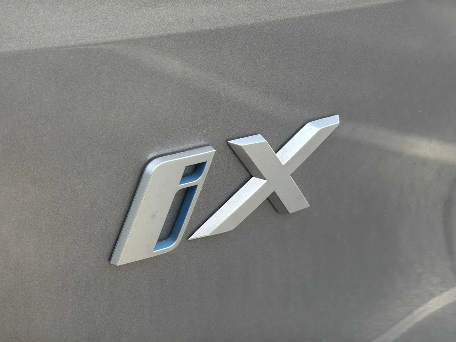 Used 2023 Oxide Grey Metallic BMW xDrive50 image 15