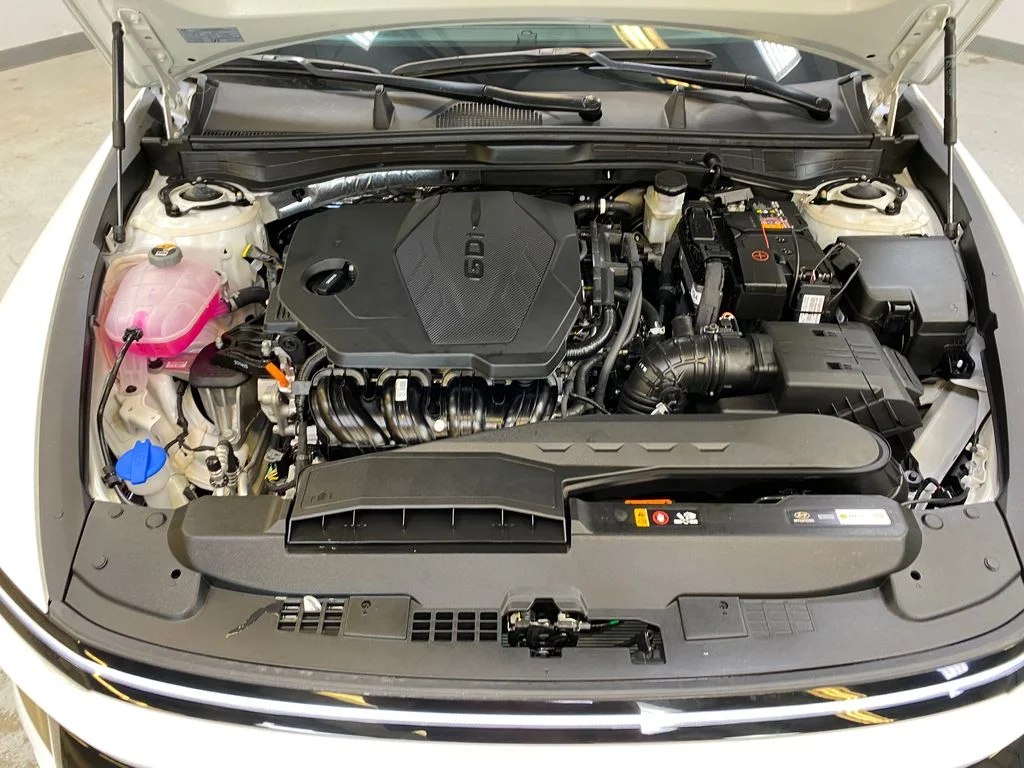 Used 2026 White Hyundai SEL Sport image 9