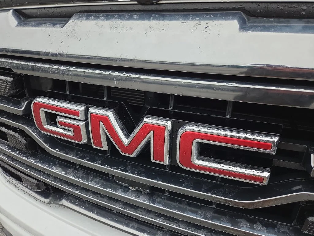 Used 2023 White GMC AT4 image 18